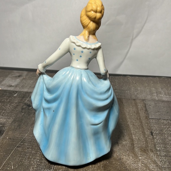 Vintage Porcelain Victorian Age Figurines - Picture 7 of 13
